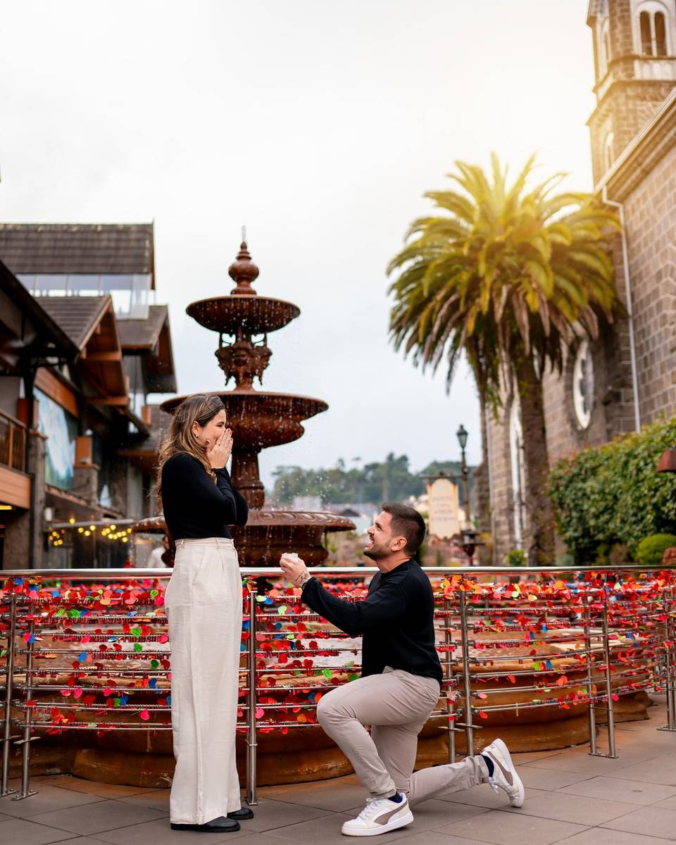 Pedido de casamento na fonte de Gramado
