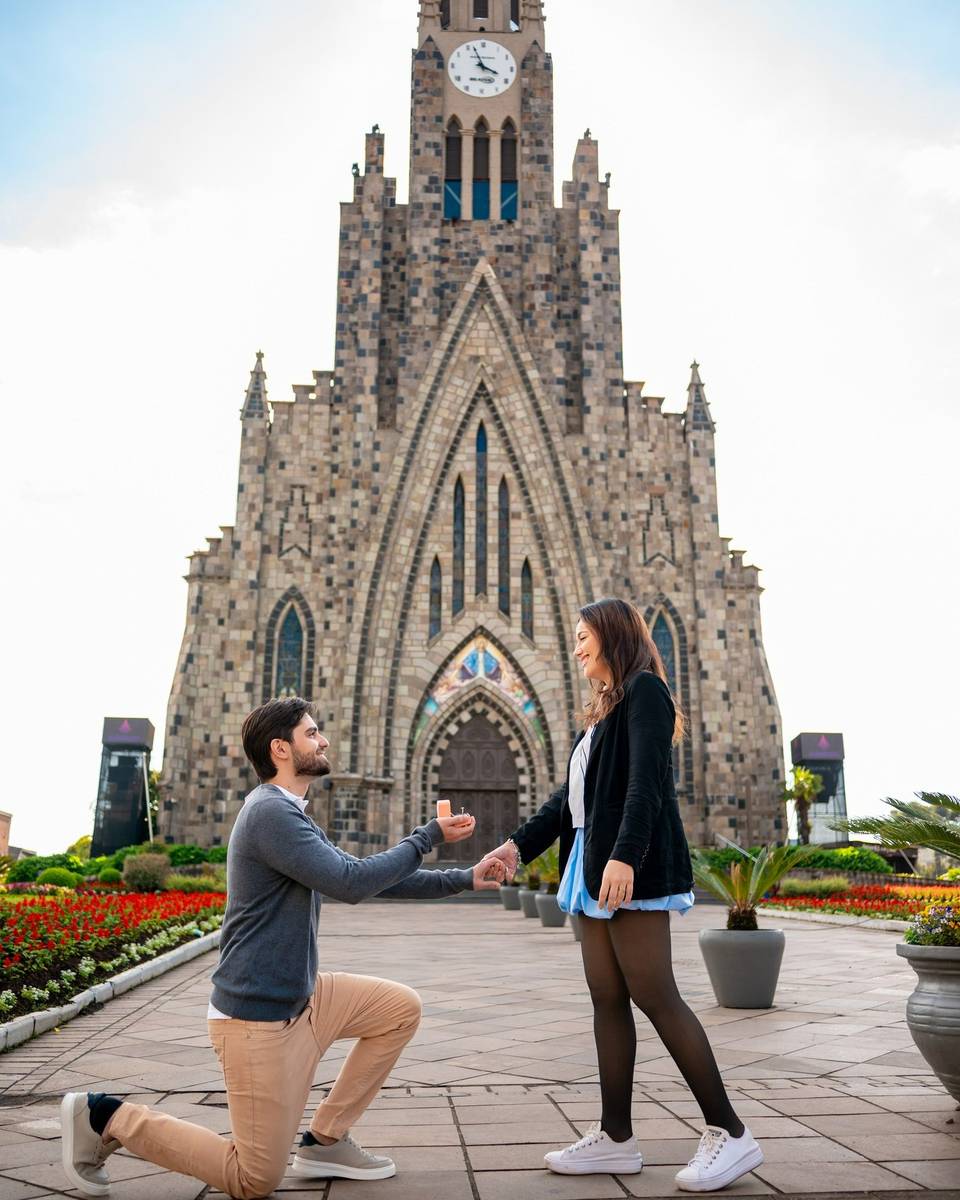 Pedido de casamento emocionante na Catedral de Pedra